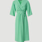 Vestido midi com efeito trespasse