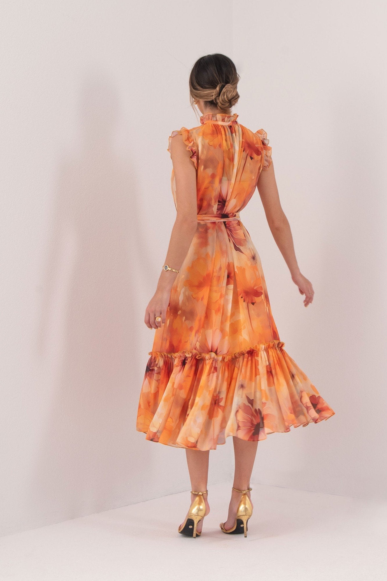 Vestido midi com padrão floral