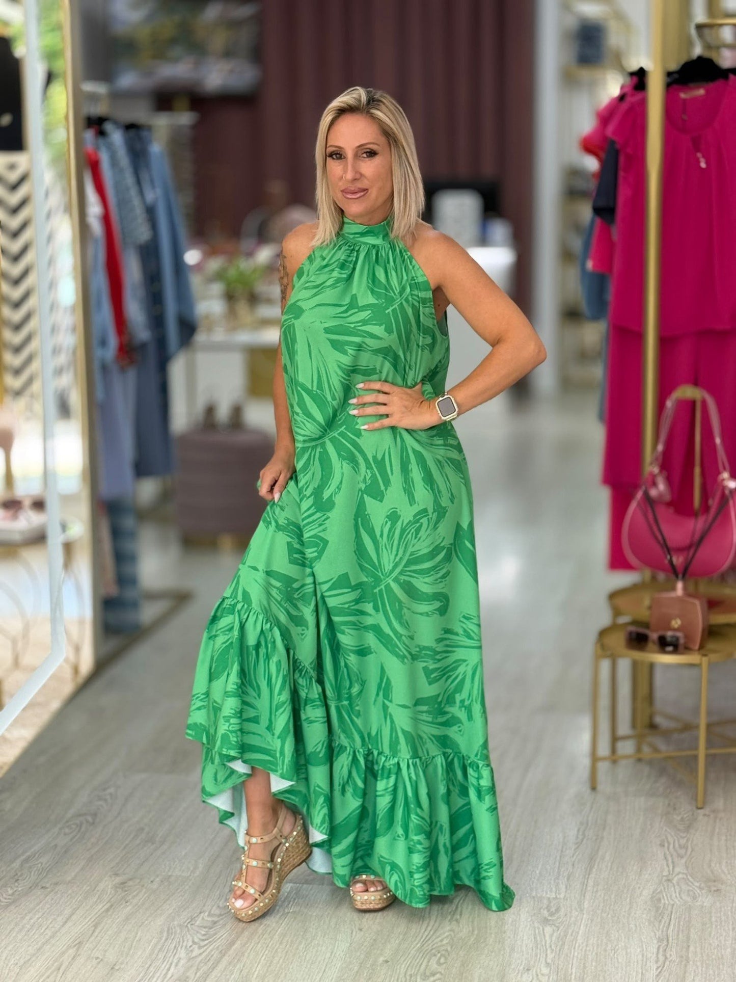 Vestido comprido estampado com decote halter