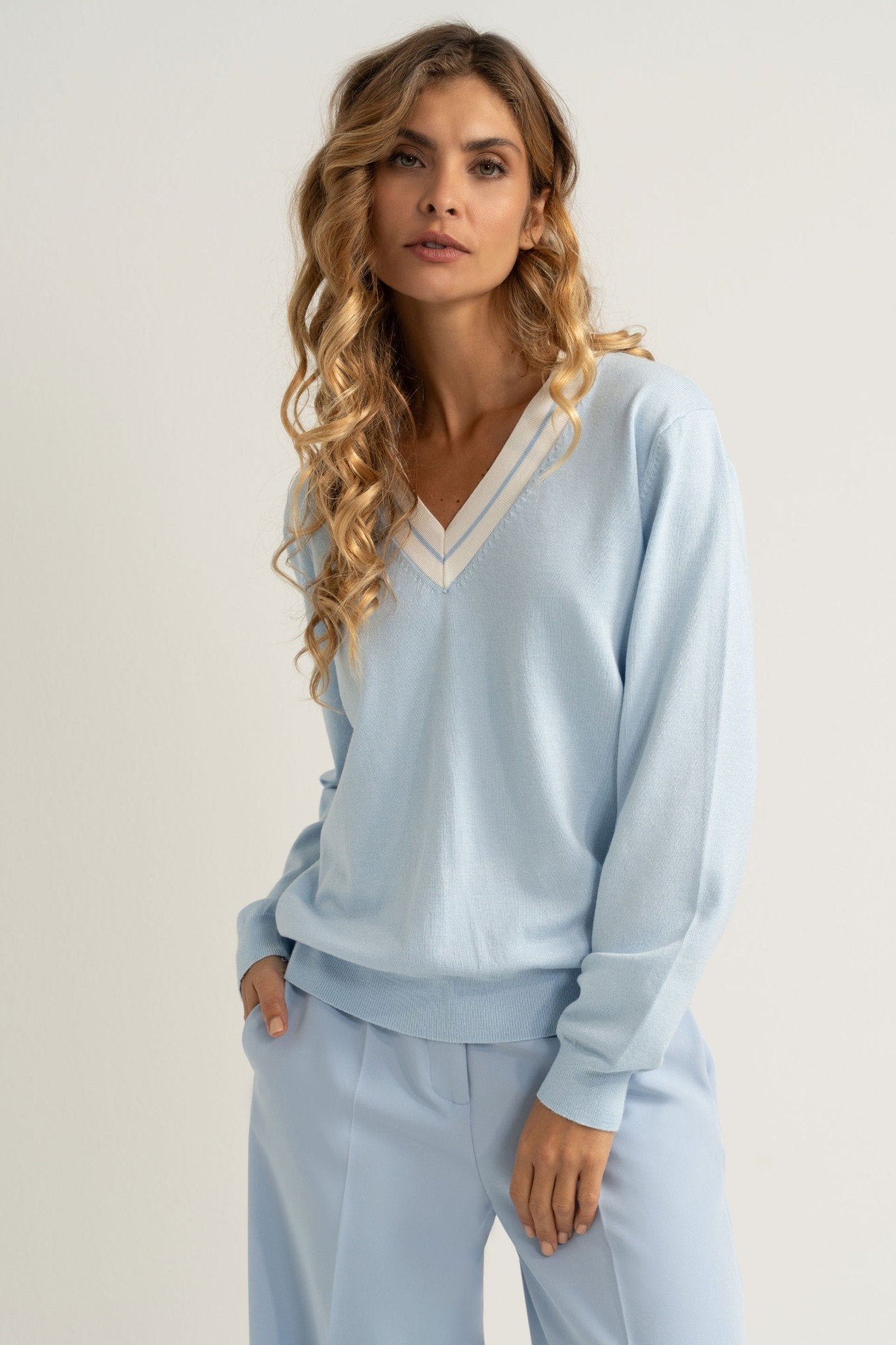 Camisola de malha com decote em V (+ cores)