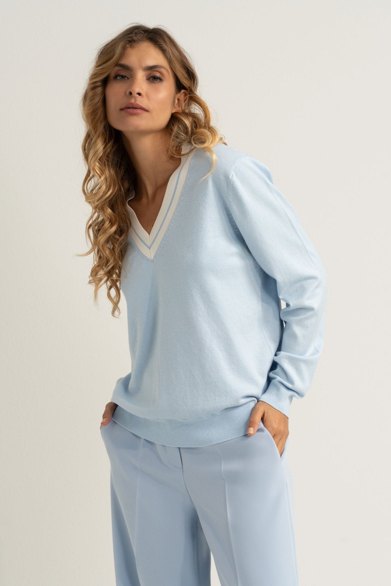 Camisola de malha com decote em V (+ cores)