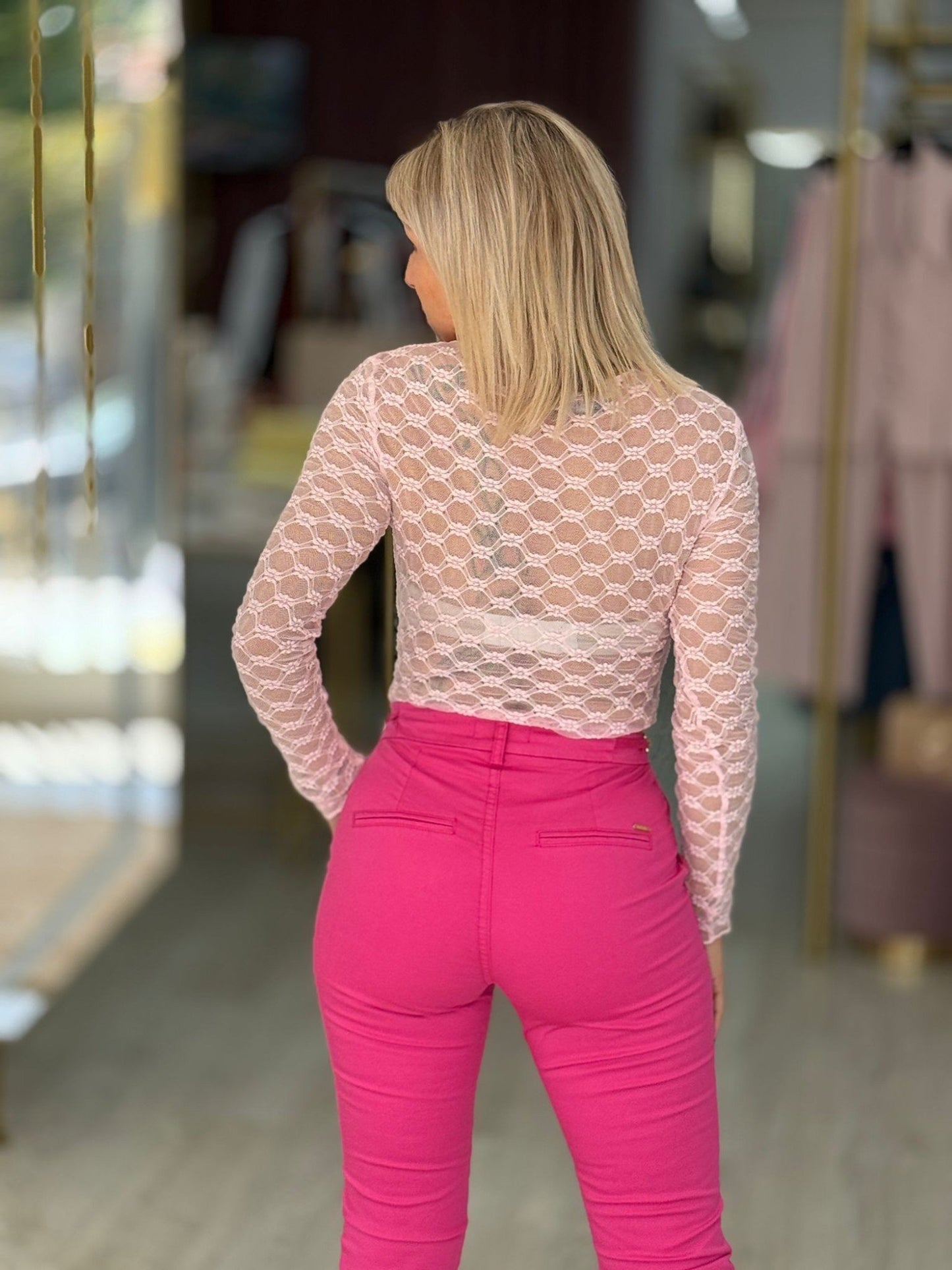 Camisola de renda com padrão floral (+ cores)