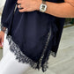 Blusa acetinada assimétrica com renda