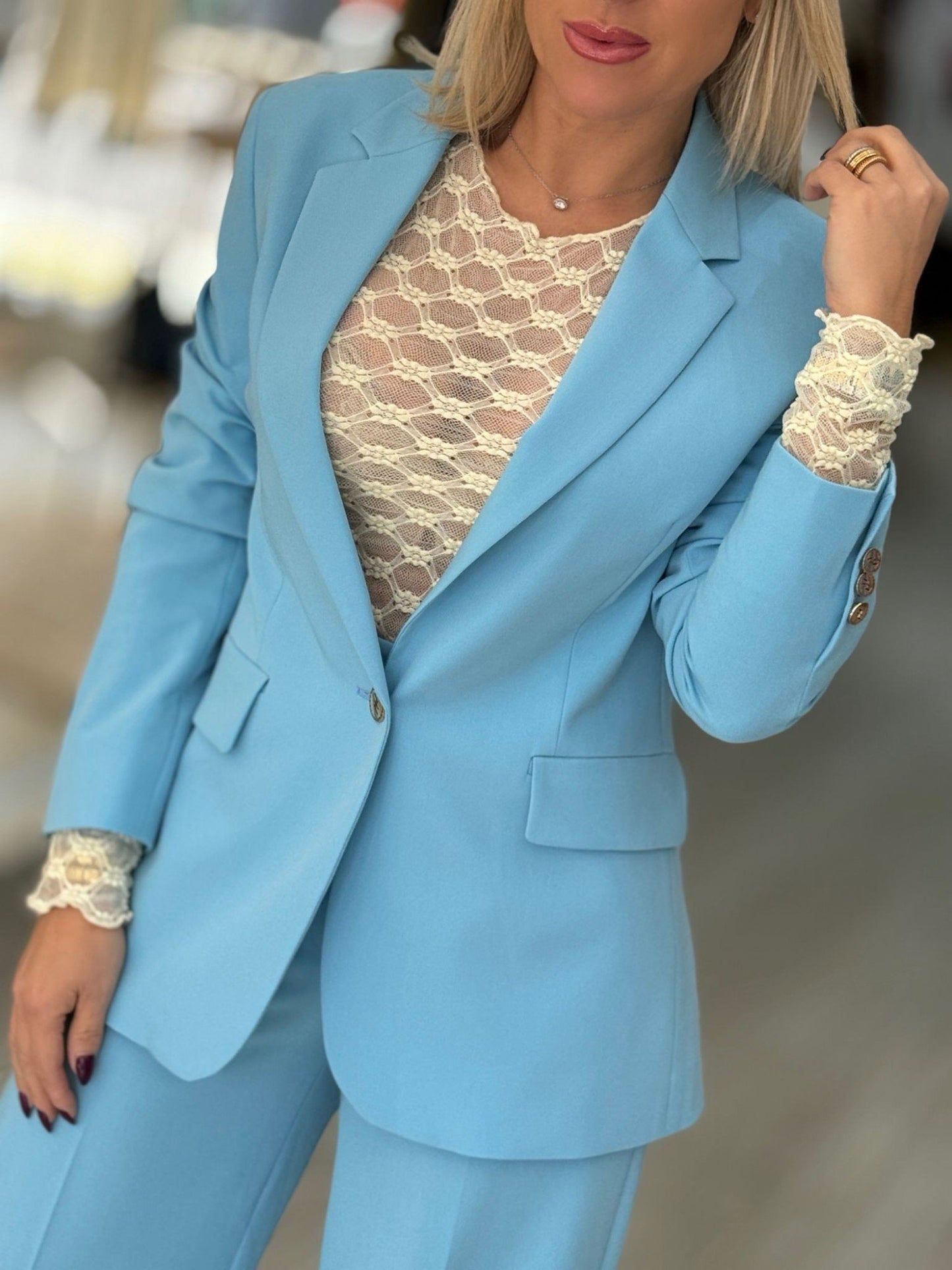 Blazer clássico com botão metálico personalizado