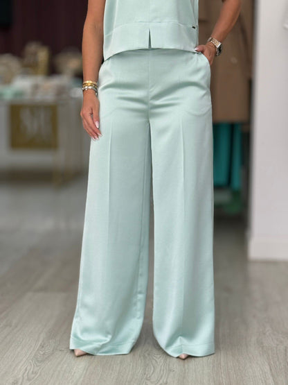 Calça fluida acetinada