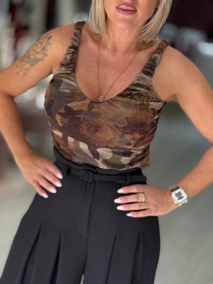 Top com alças franzidas e estampado floral