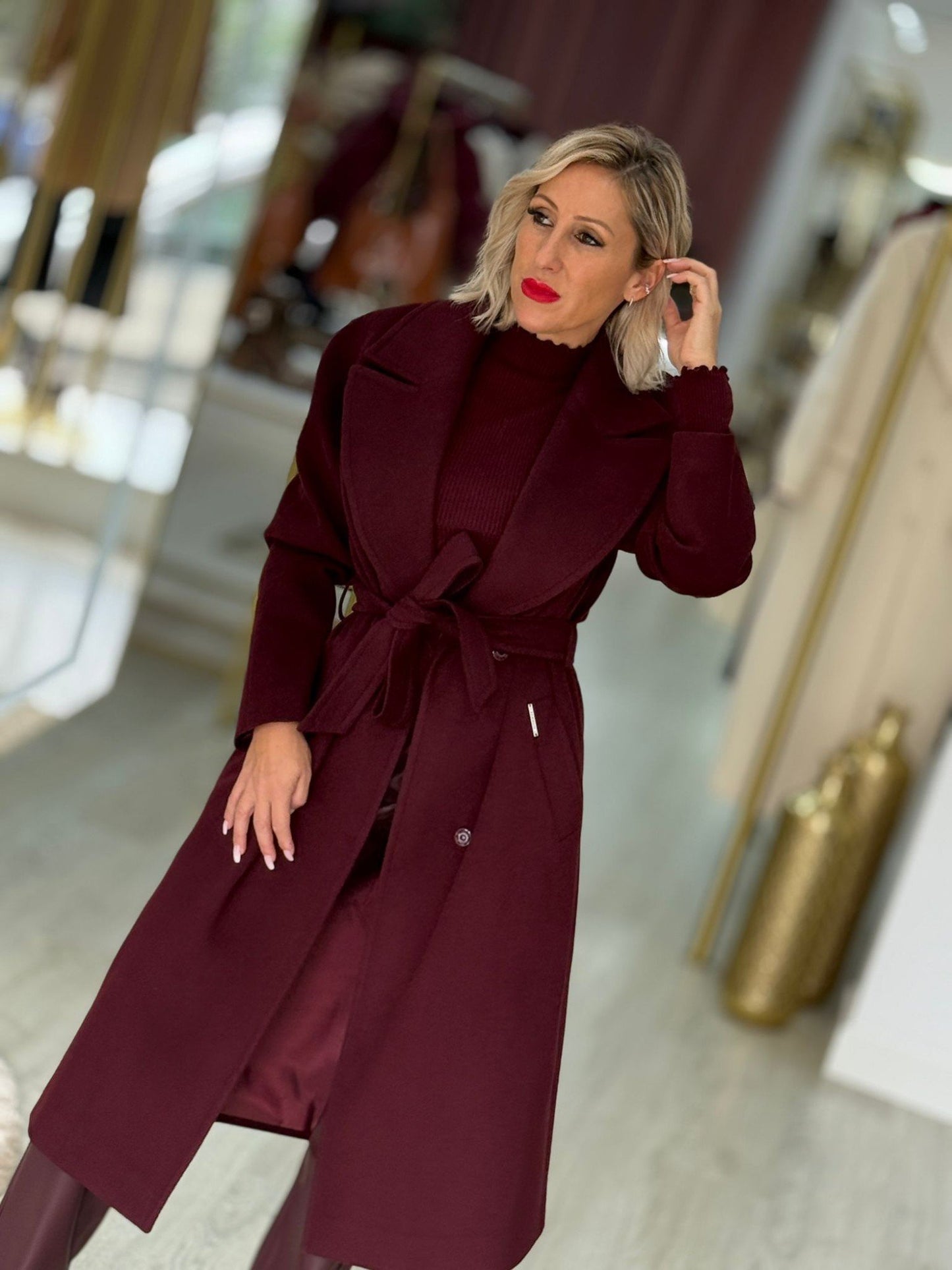 Casaco Comprido com Gola Ampla e Cinto