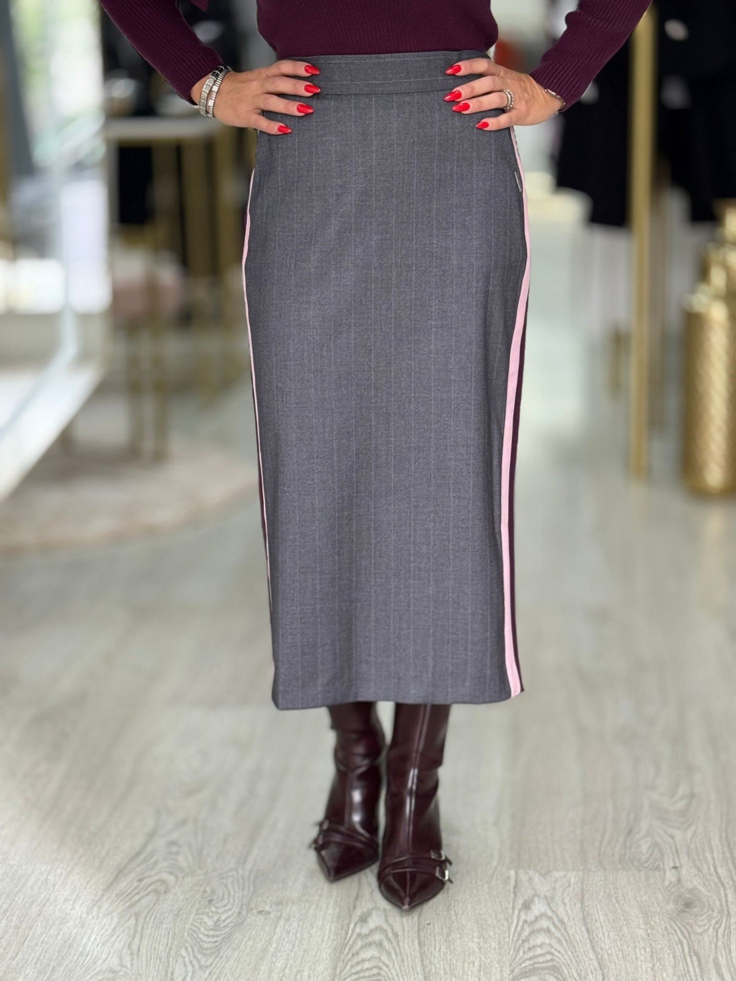 Saia Lápis com Faixas Laterais