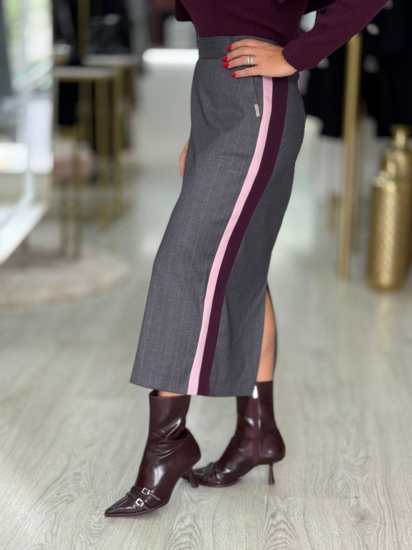 Saia Lápis com Faixas Laterais