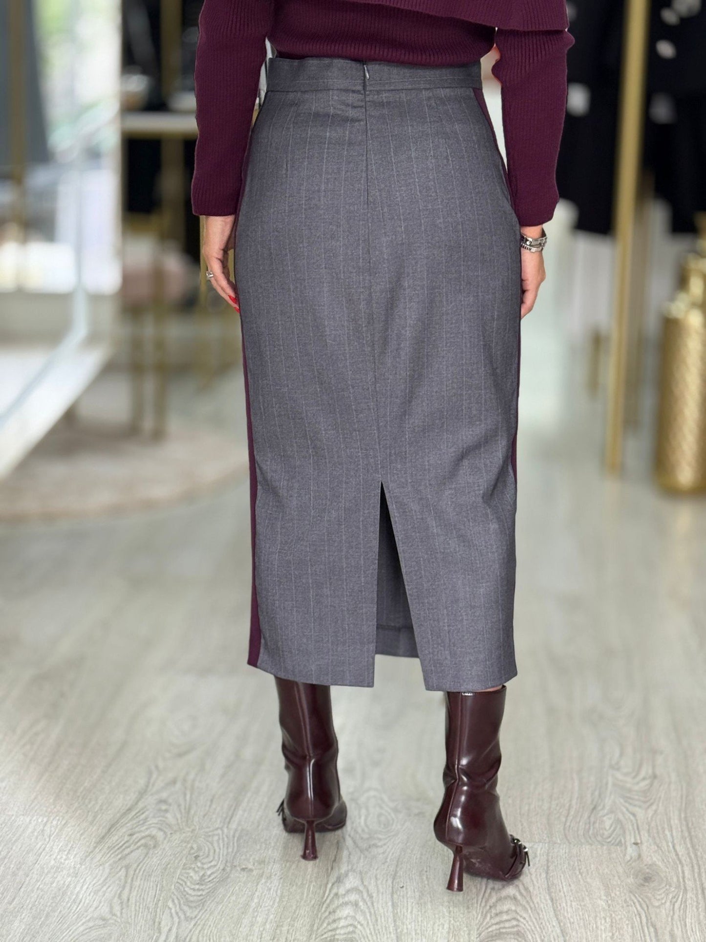 Saia Lápis com Faixas Laterais