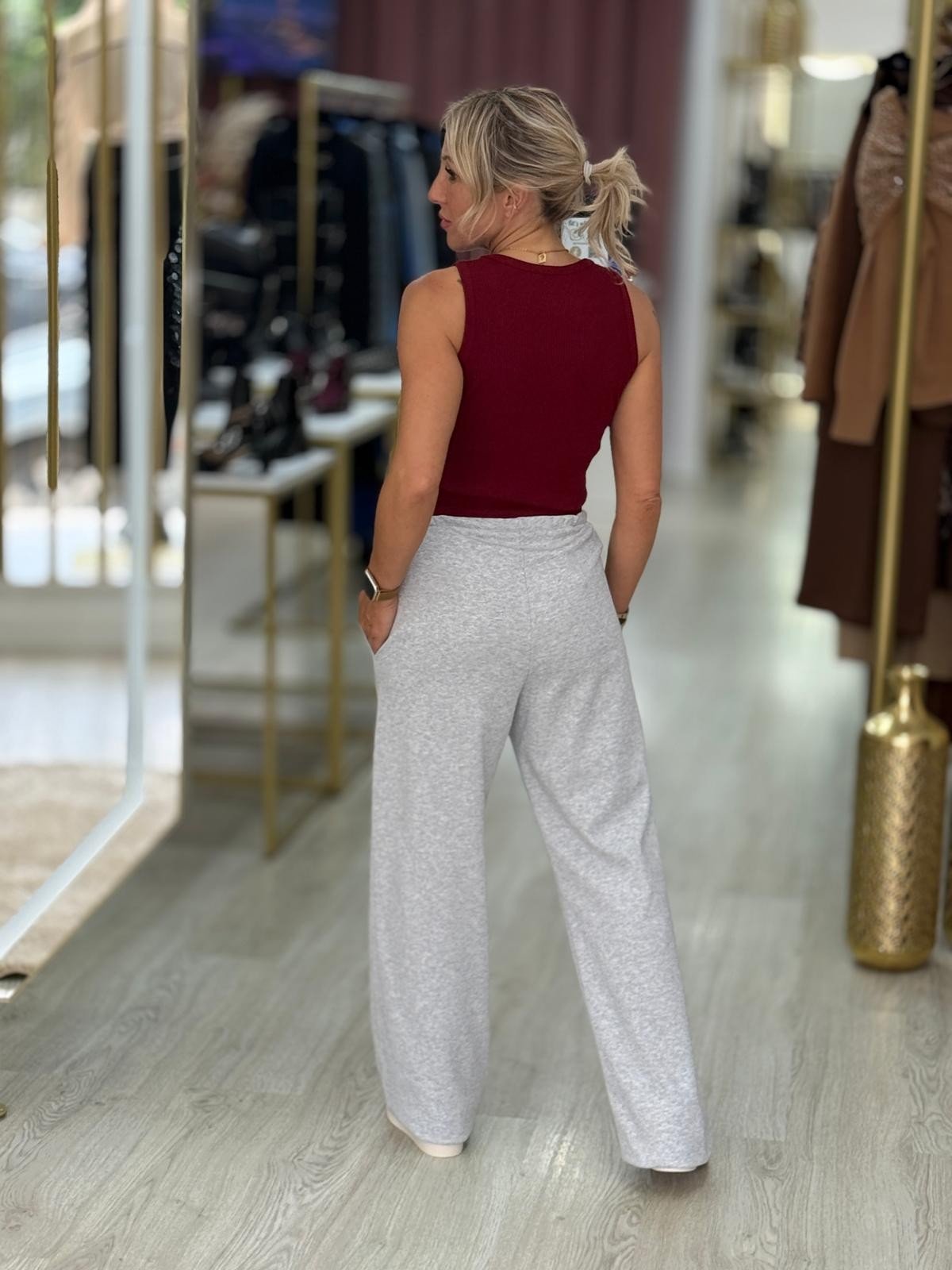 Calças jogger em cinzento claro com cintura contrastante