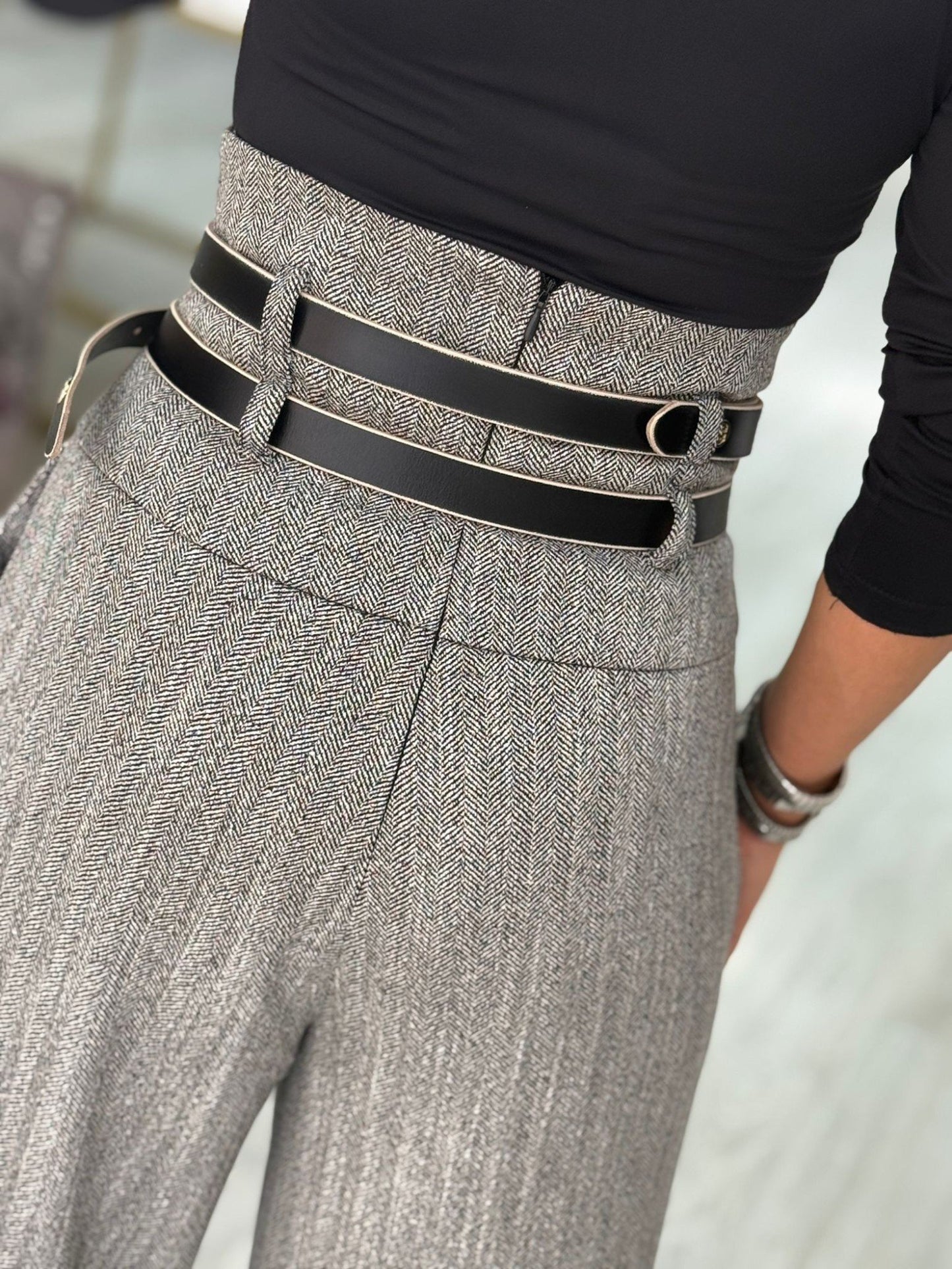 Calças em Espinha de Peixe com Cinto