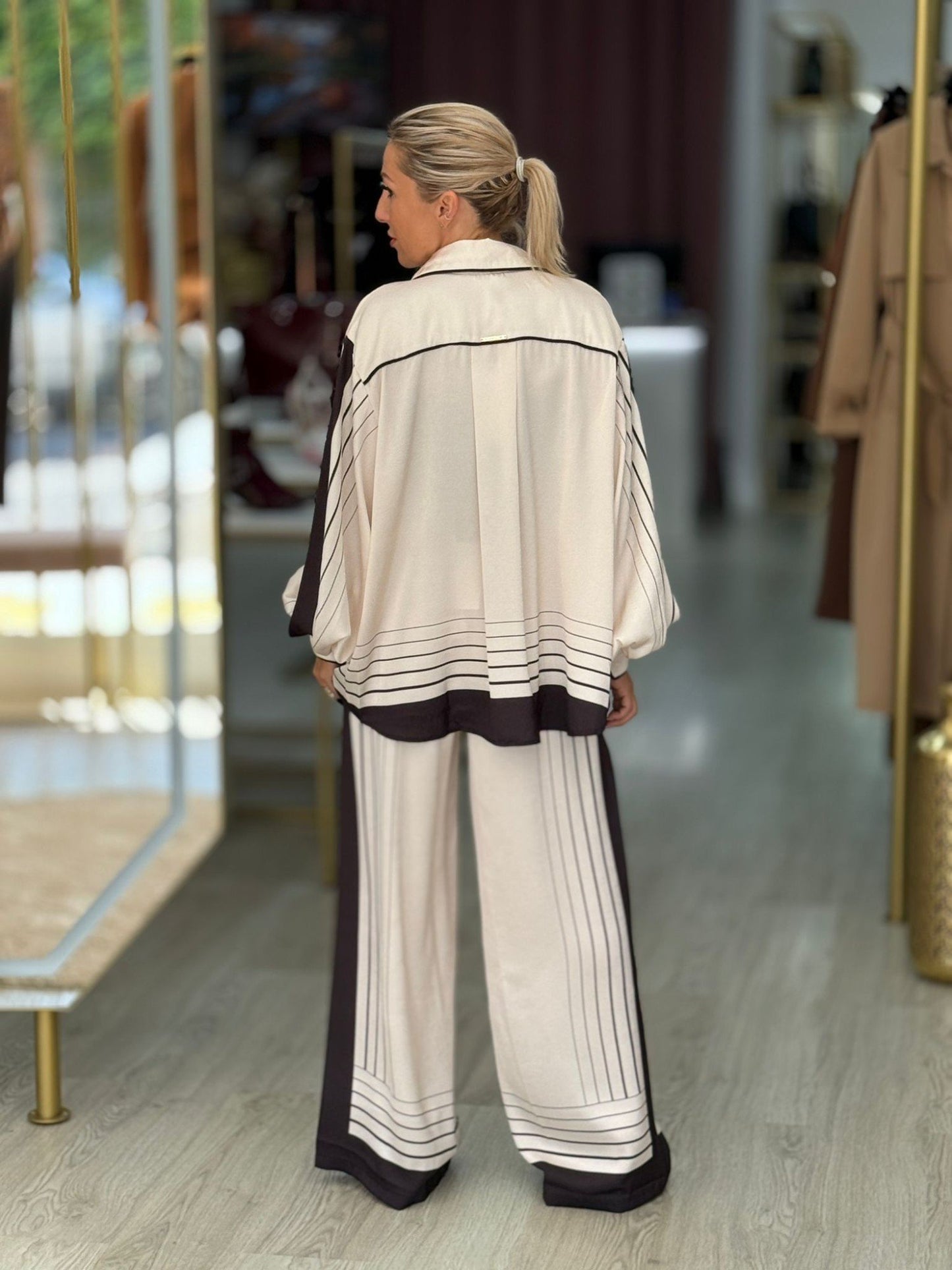 Calça acetinada