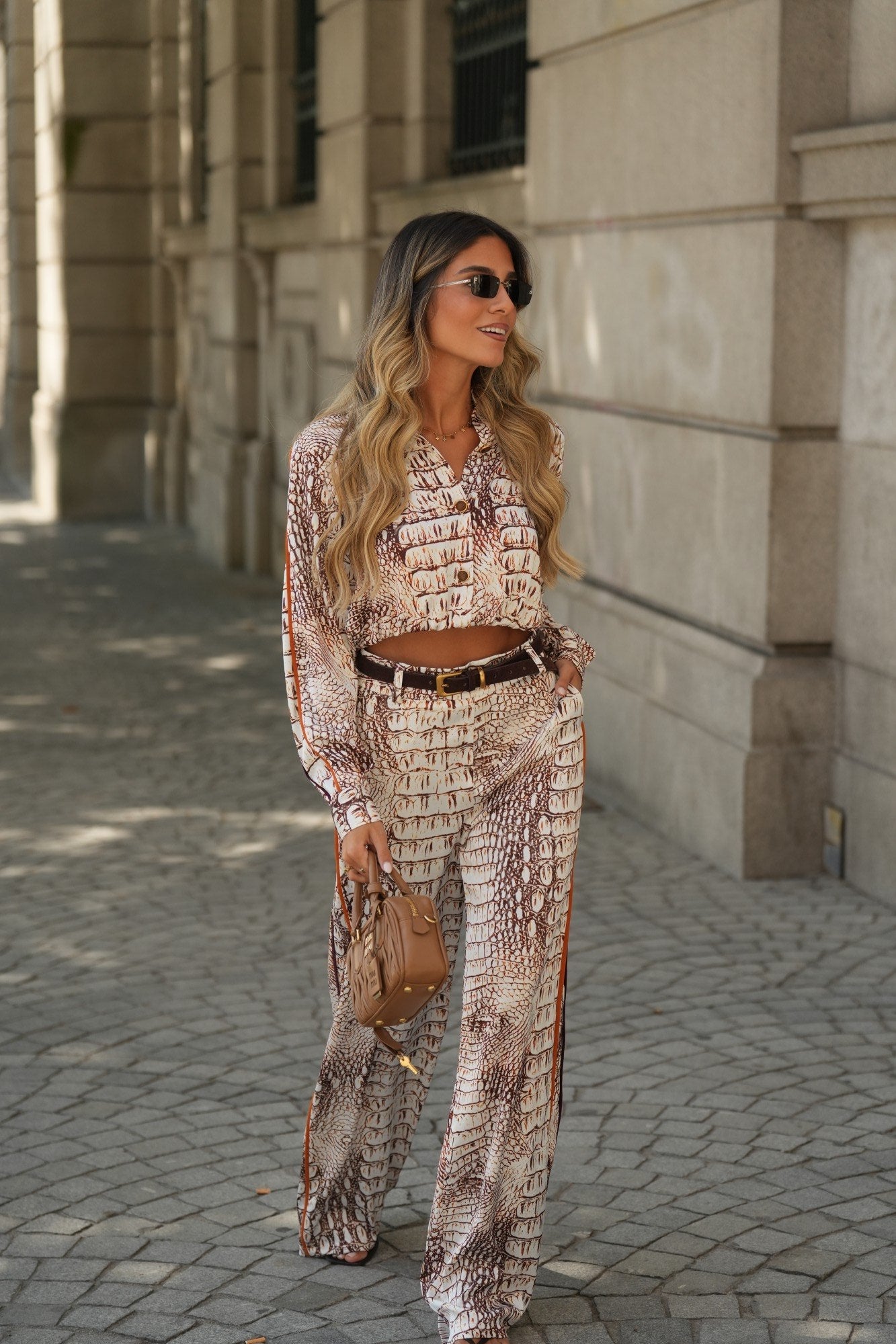 Camisa estampada animal em cetim