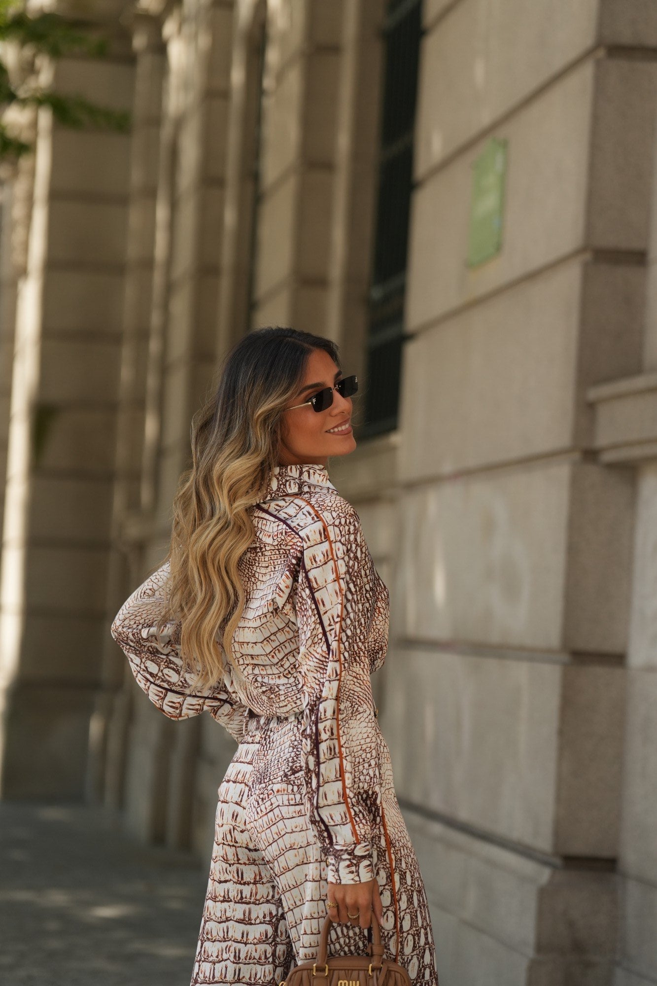 Camisa estampada animal em cetim