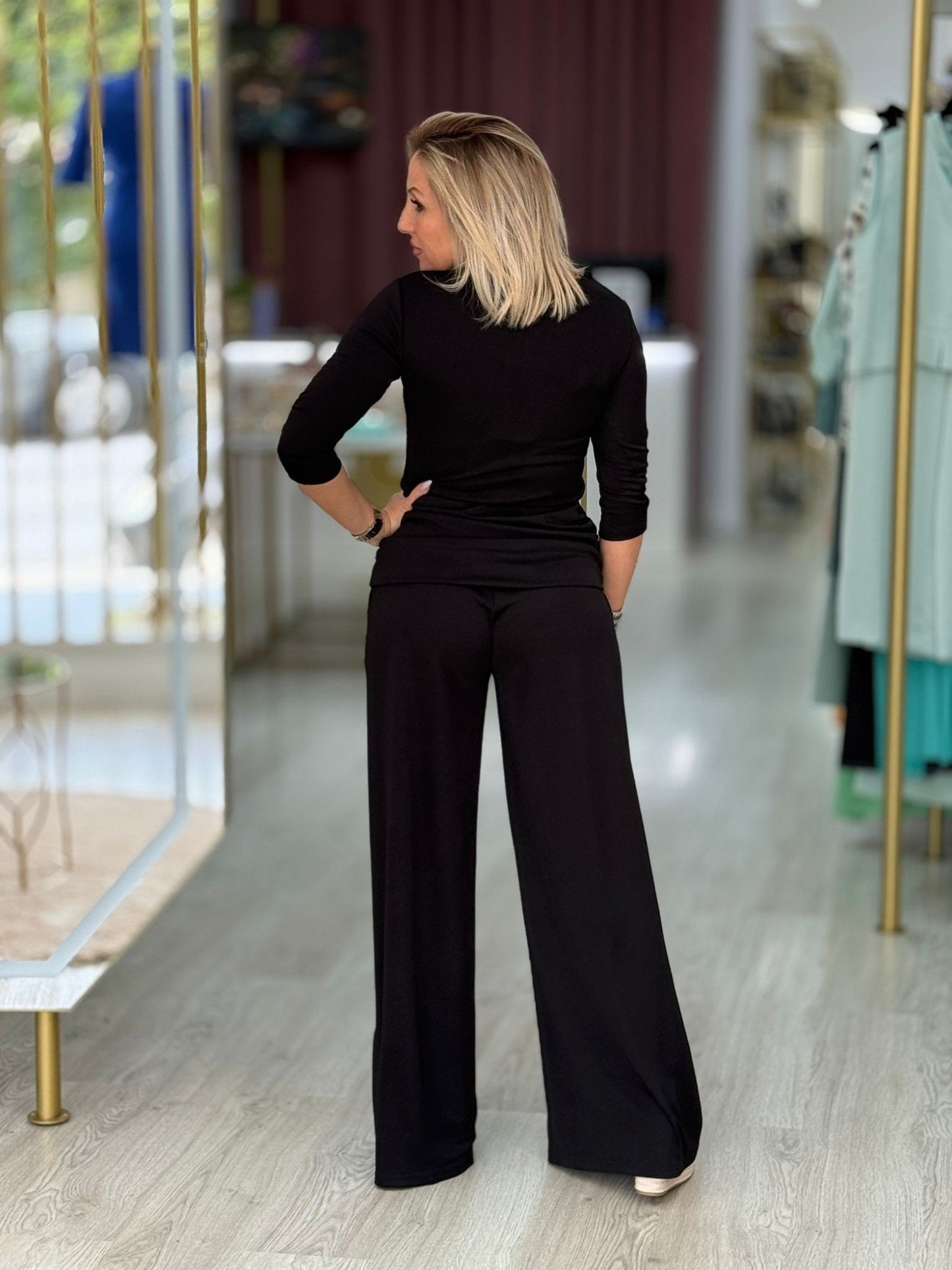 Calça com Drapeado e Fivela