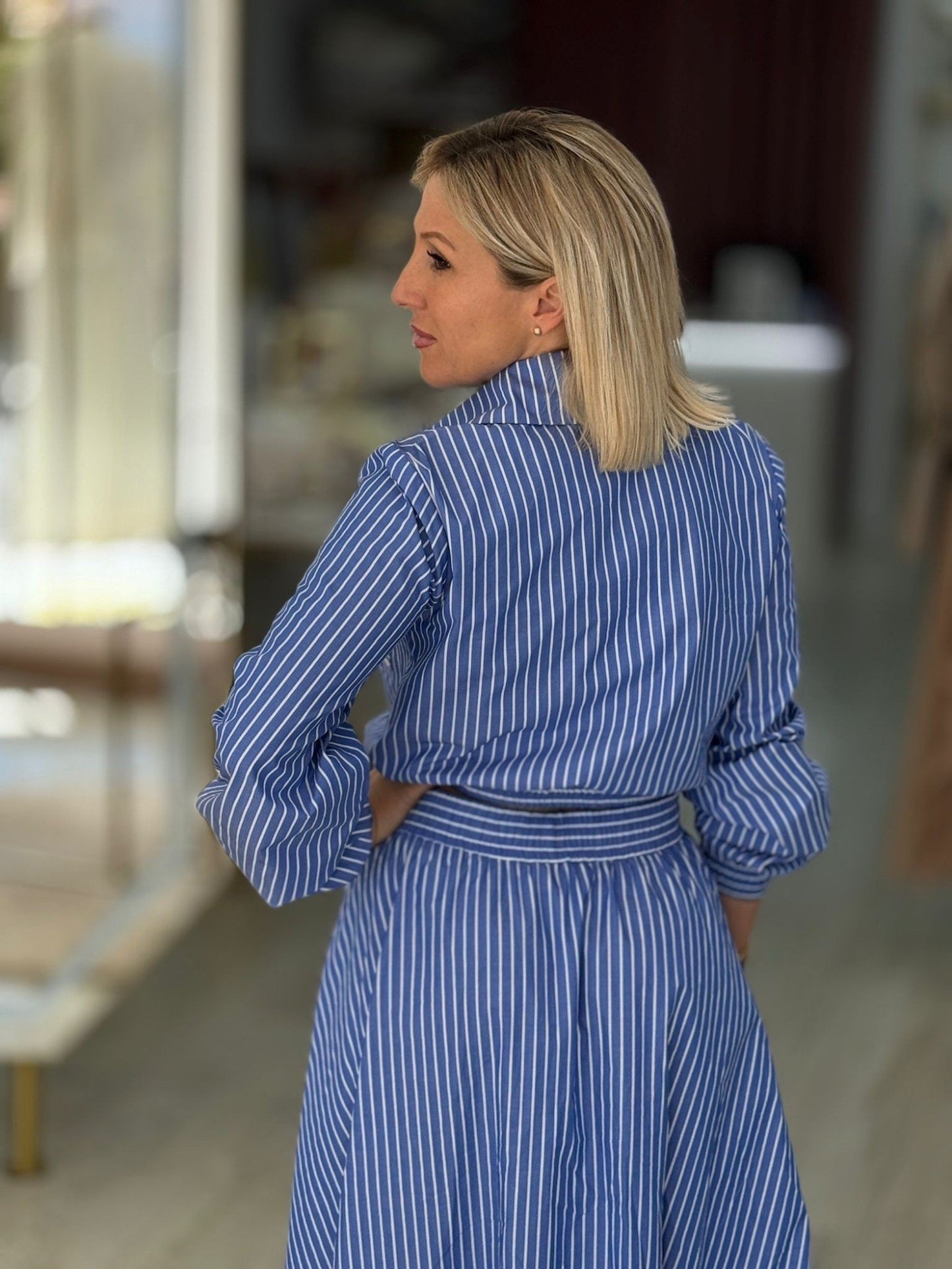 Camisa Cropped às Riscas