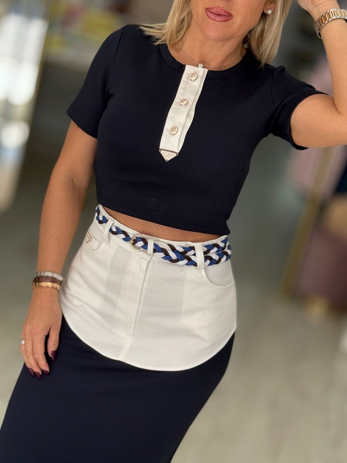 T-shirt Cropped com Botões