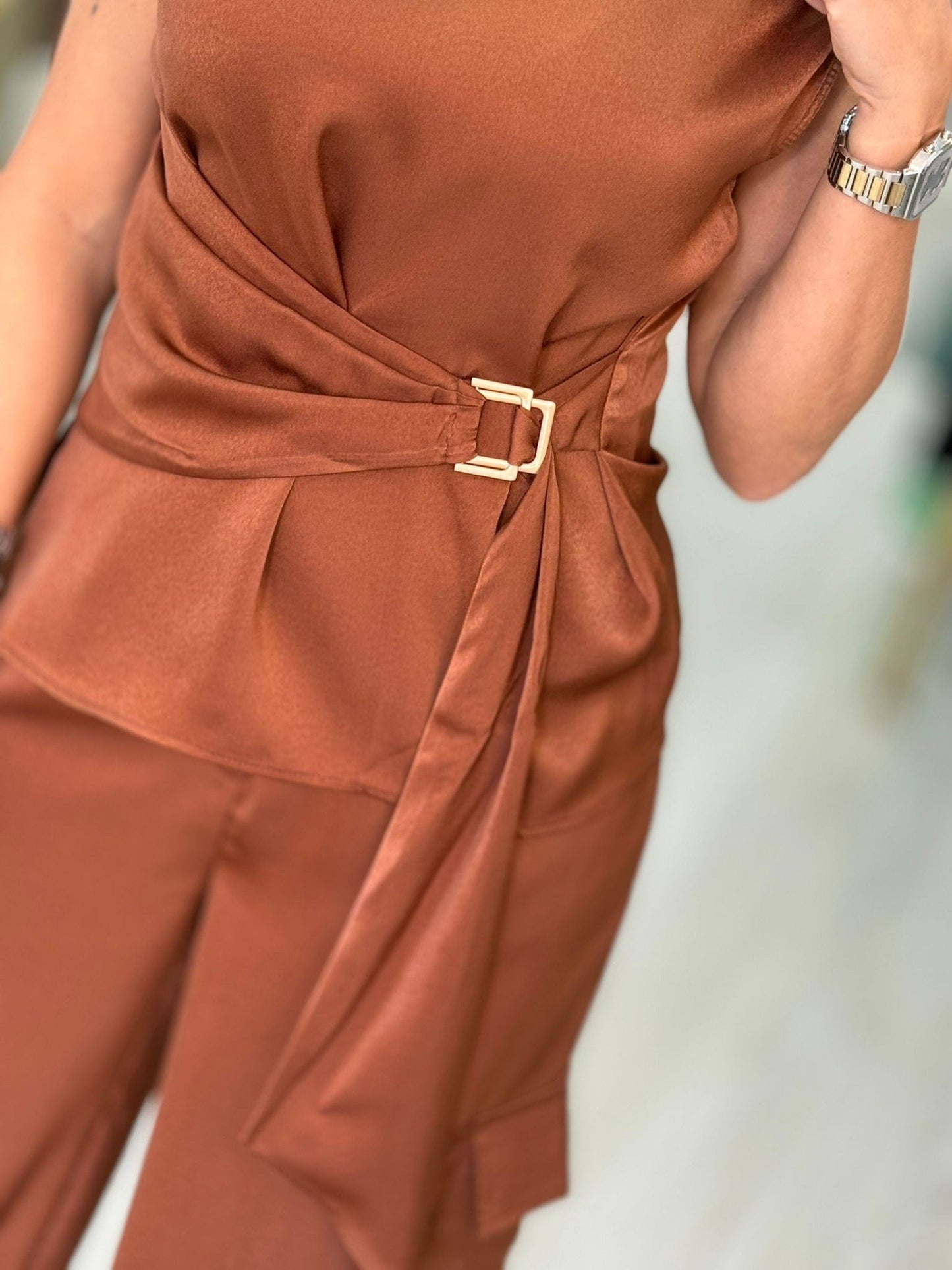Top Acetinado com Faixa