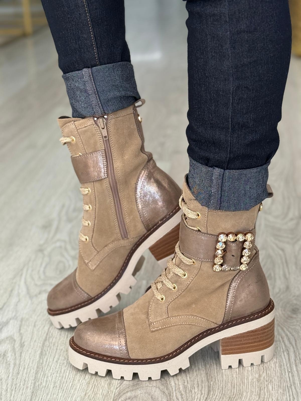 Bota Taupe Estilo Militar