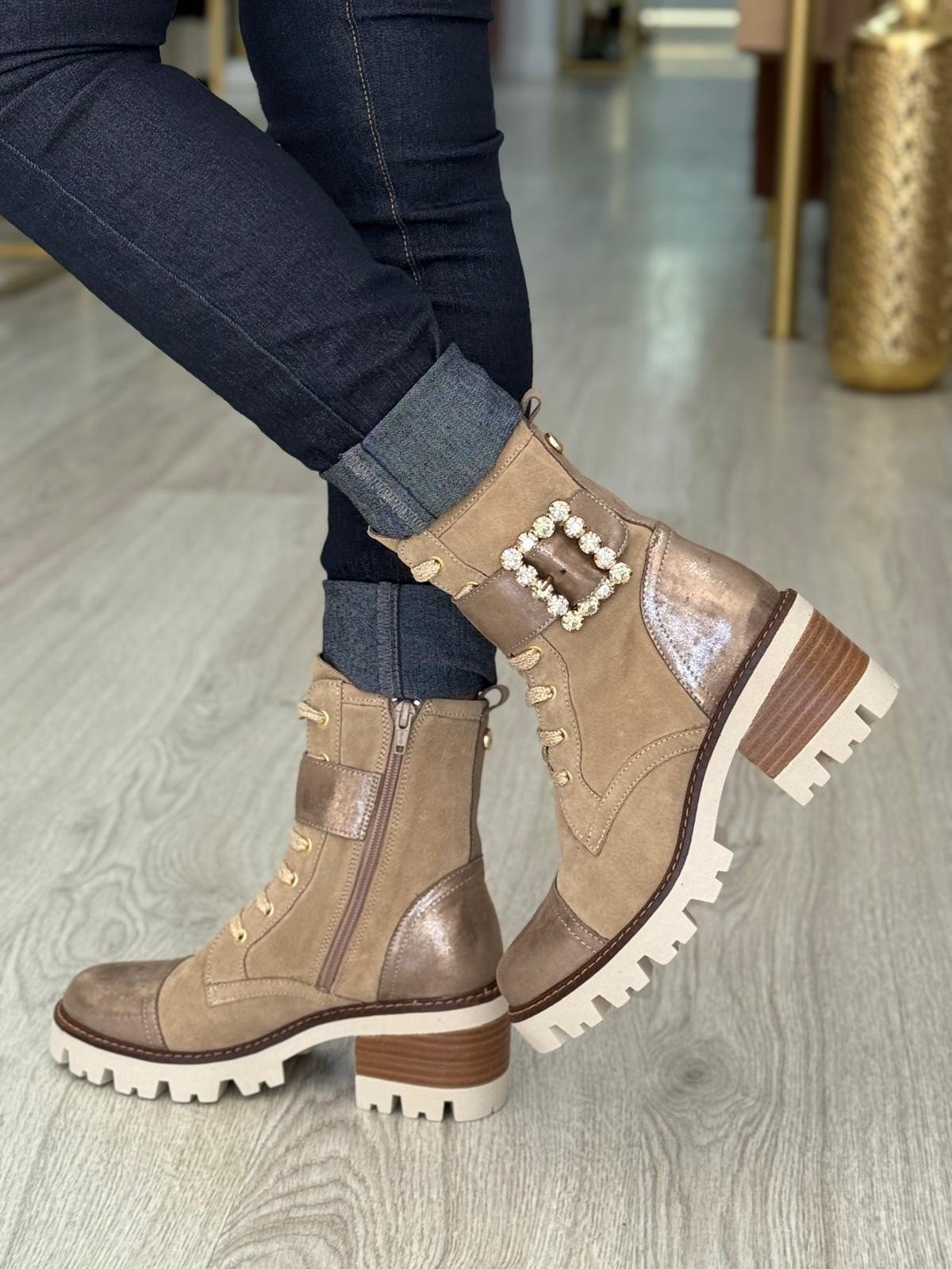 Bota Taupe Estilo Militar