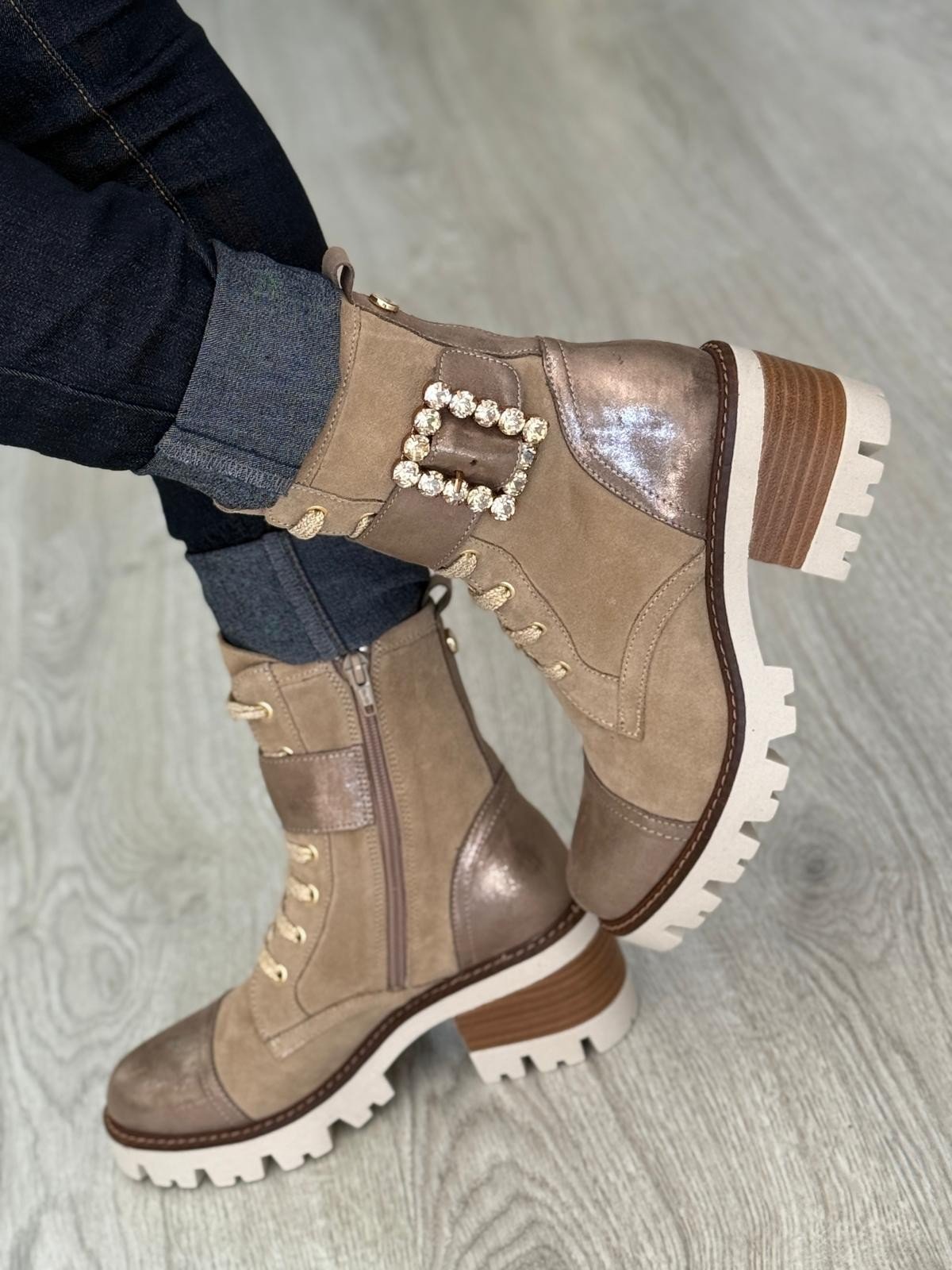 Bota Taupe Estilo Militar