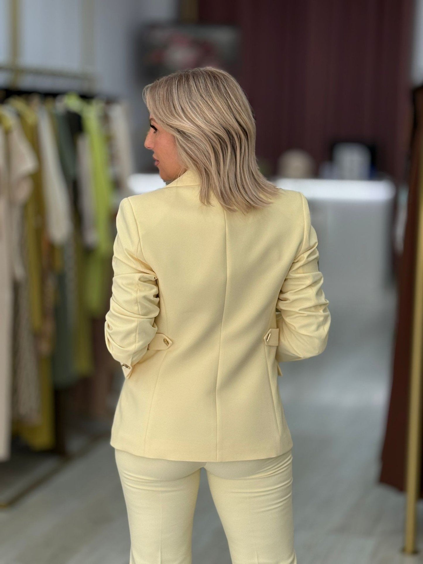 Blazer amarelo corte clássico