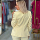 Blazer amarelo corte clássico
