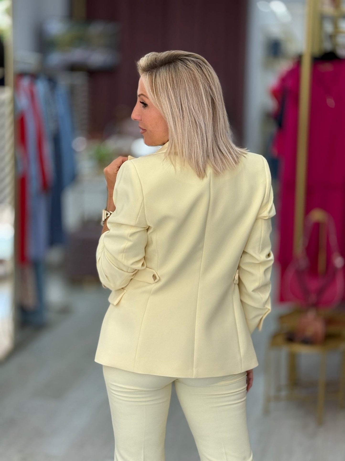 Blazer amarelo corte clássico
