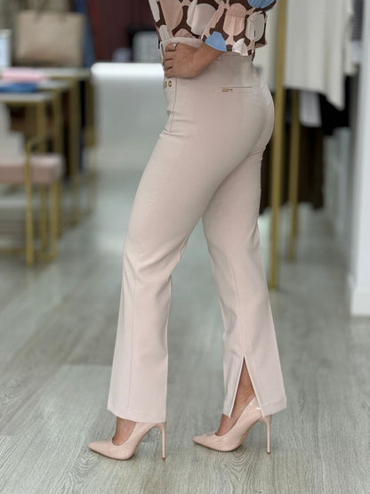 Calças creme com ilhós