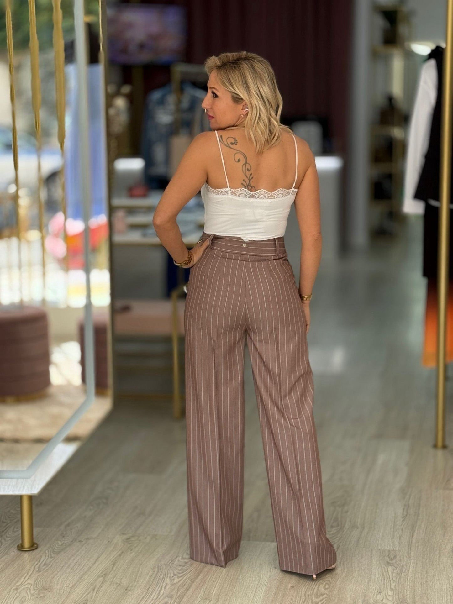 Calças risca diplomática