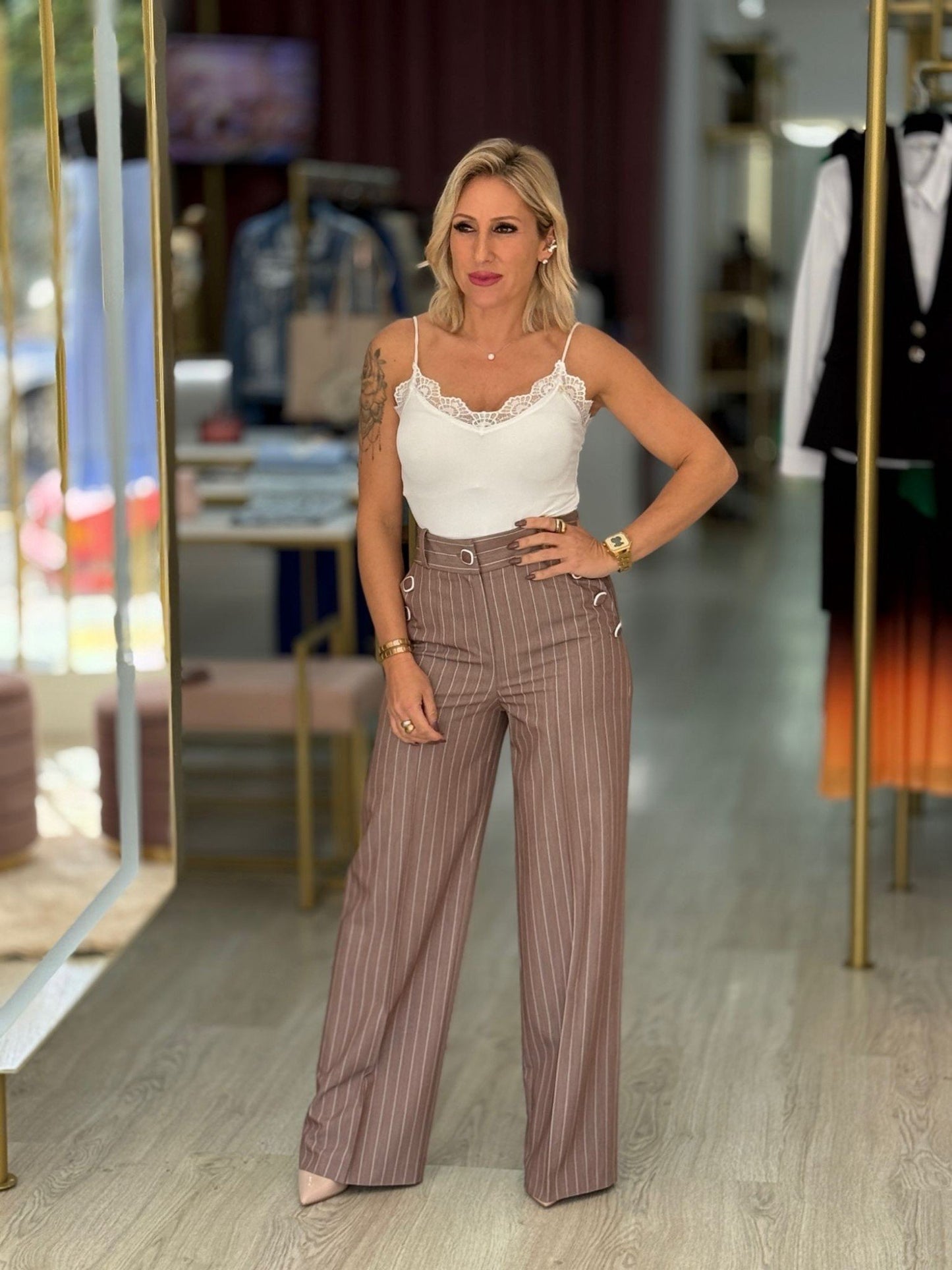 Calças risca diplomática