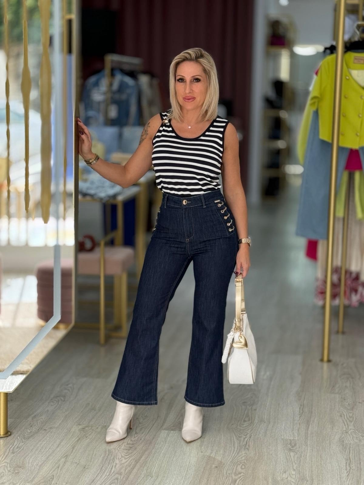 Calças de ganga correntes douradas