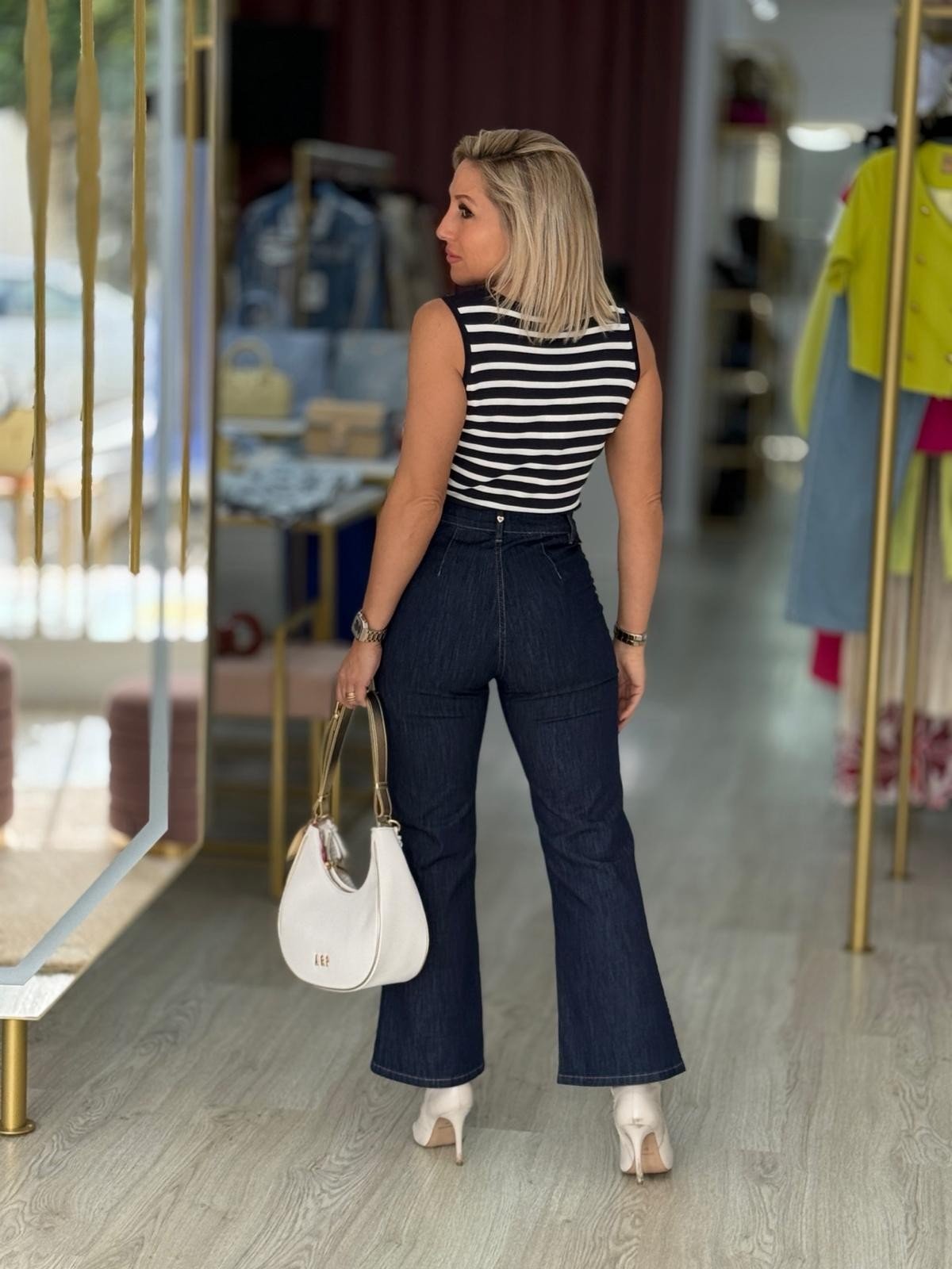 Calças de ganga correntes douradas