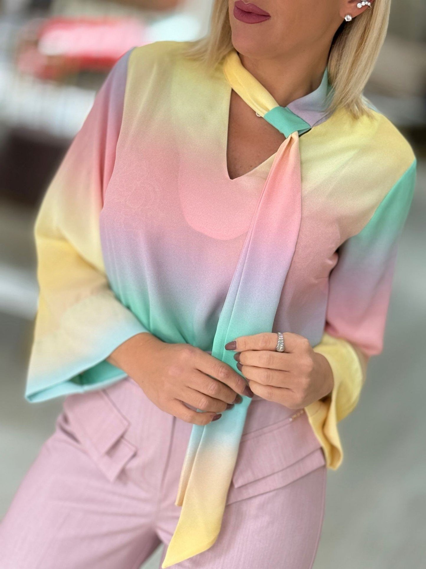 Túnica gola fita ajustável estampado tons pastel