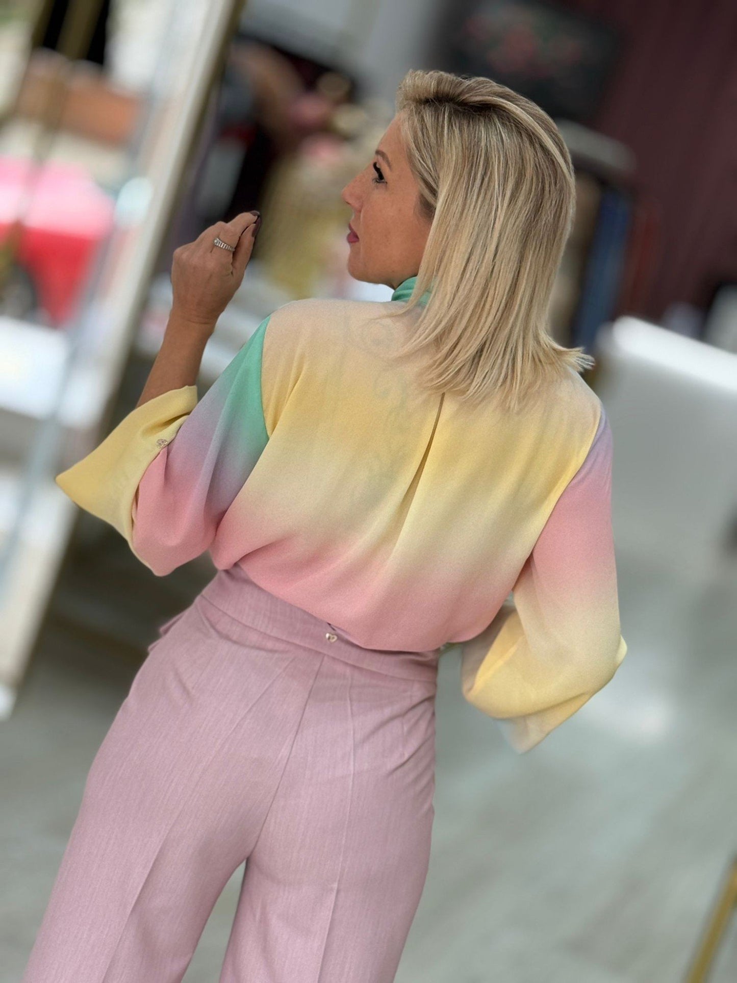 Túnica gola fita ajustável estampado tons pastel