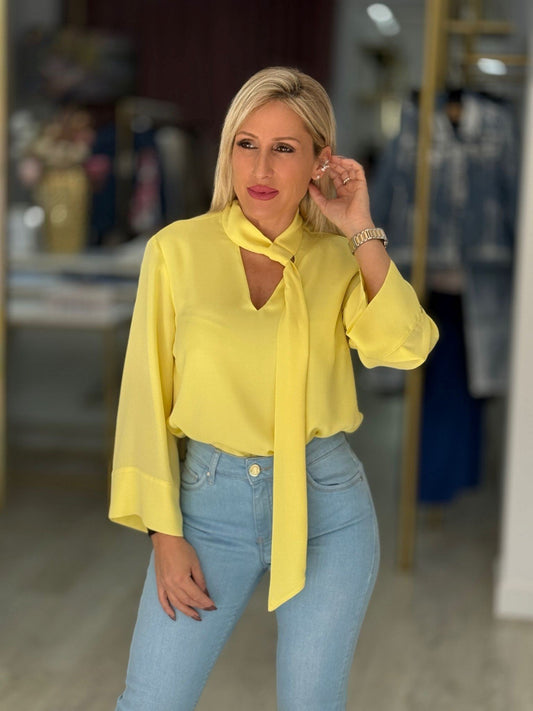 Túnica gola fita ajustável amarelo