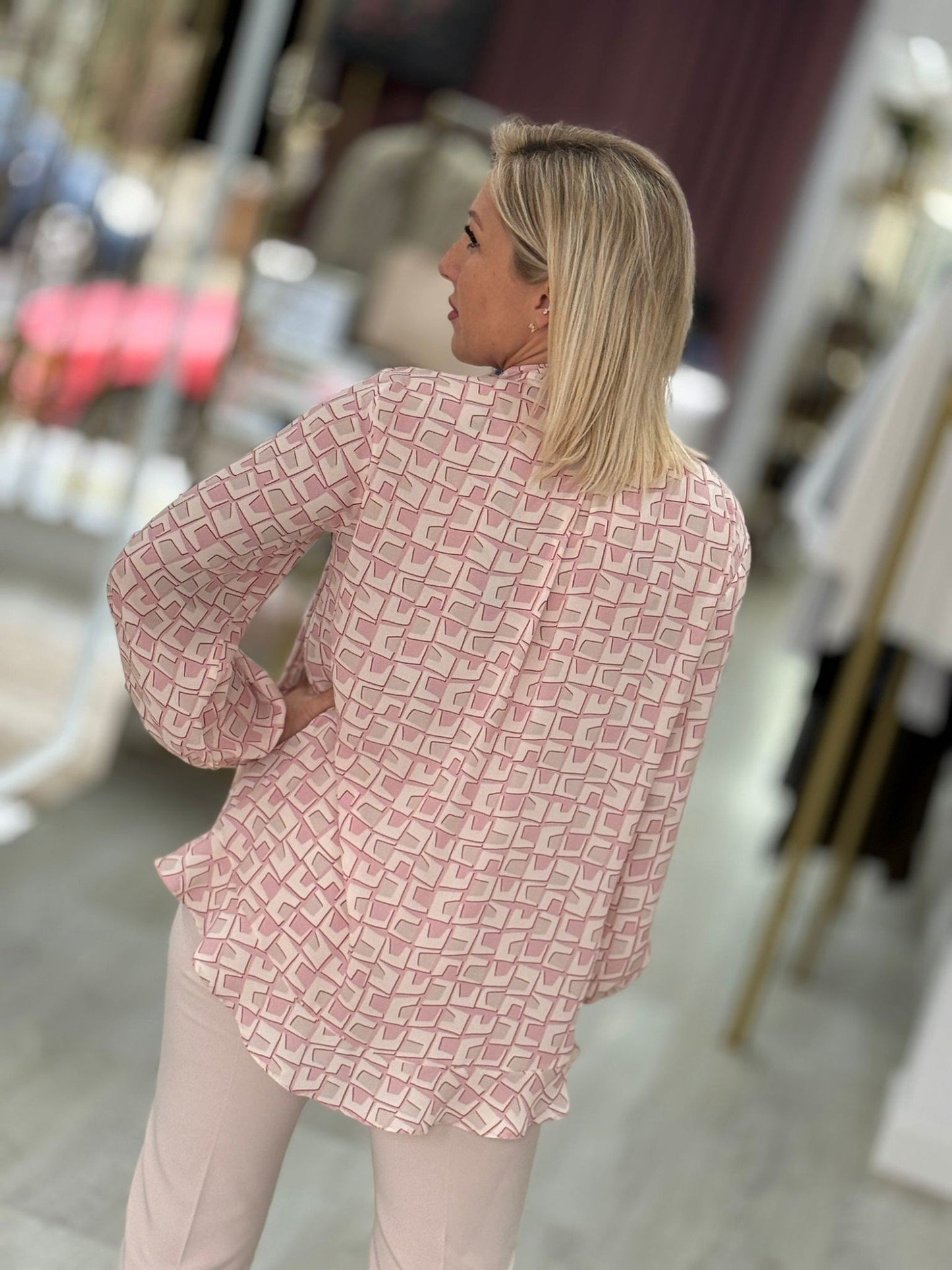 Túnica estampada folhos e laçada