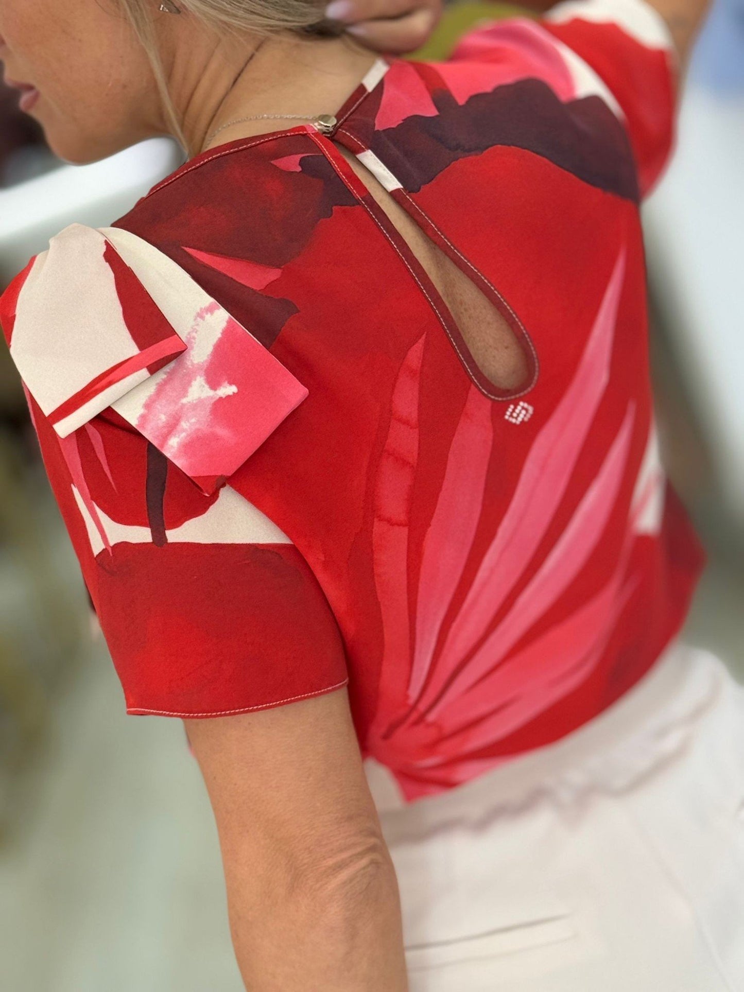 Túnica estampado botânico laço no ombro