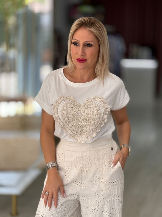 T-shirt com bordado