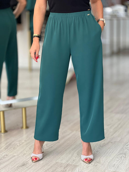 Calça culotte fluida com cinto elástico