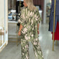Calça wide leg estampada em tecido fluido