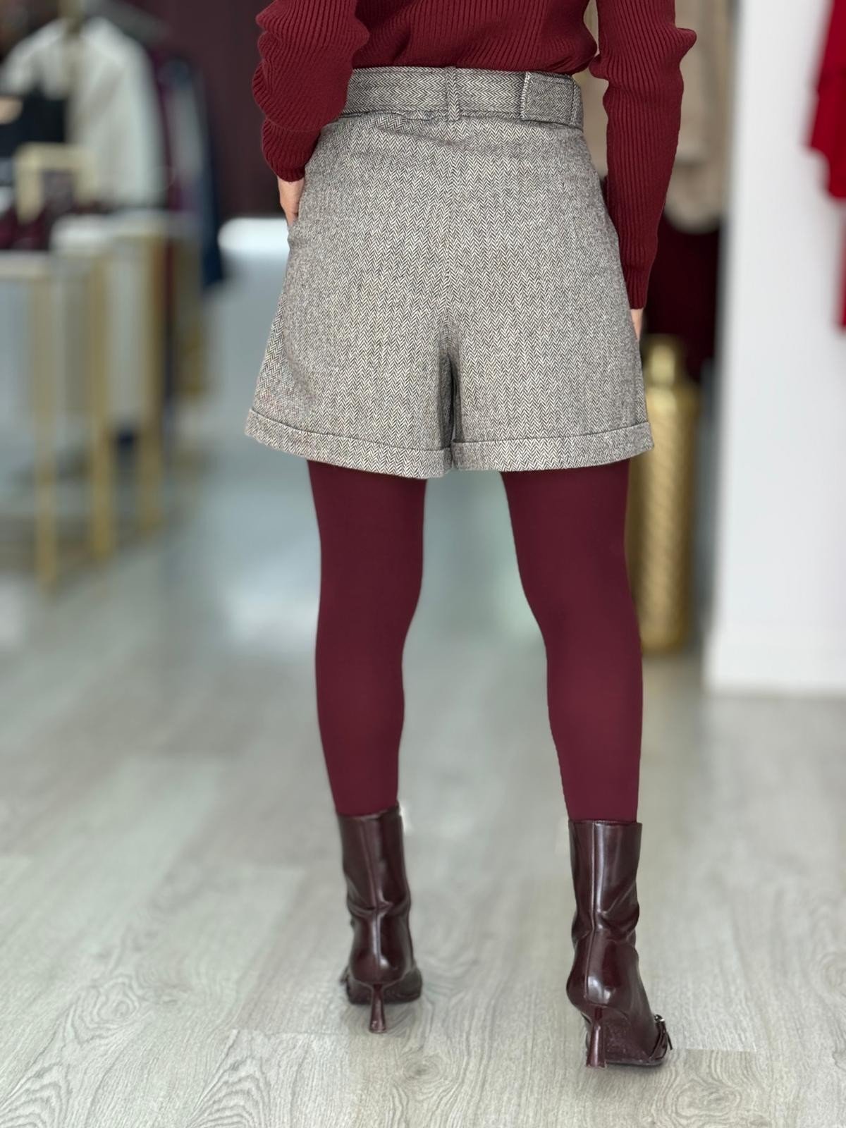 Calção curto em padrão espiga com lã