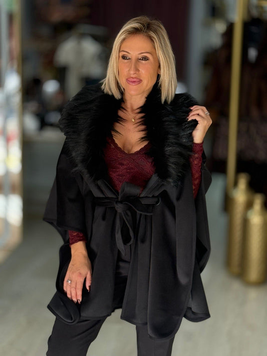 Capa com gola de pelo e cinto (+ cores)