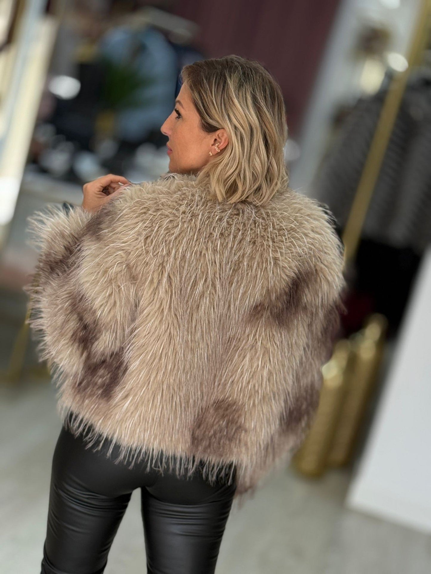 Casaco curto de pêlo