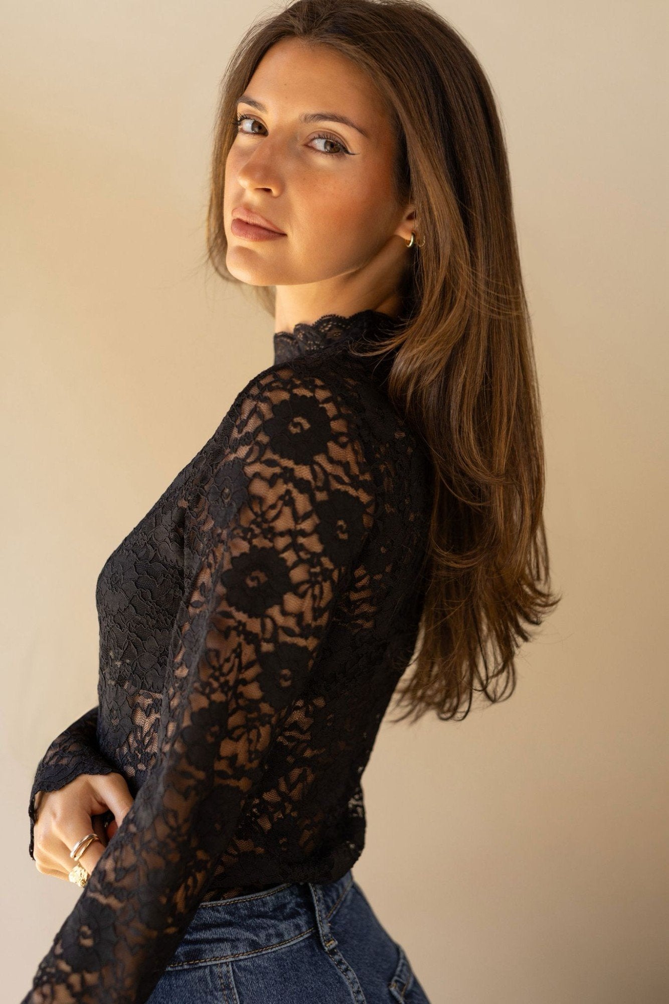 Camisola em renda com gola (+ cores)