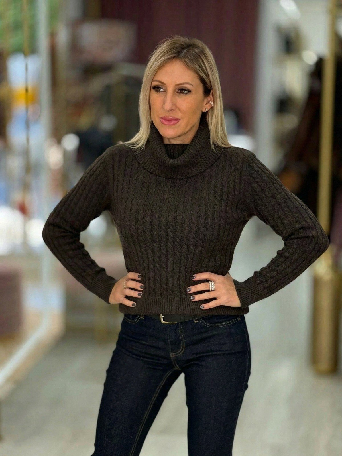 Camisola de gola alta em malha trabalhada (+ cores)