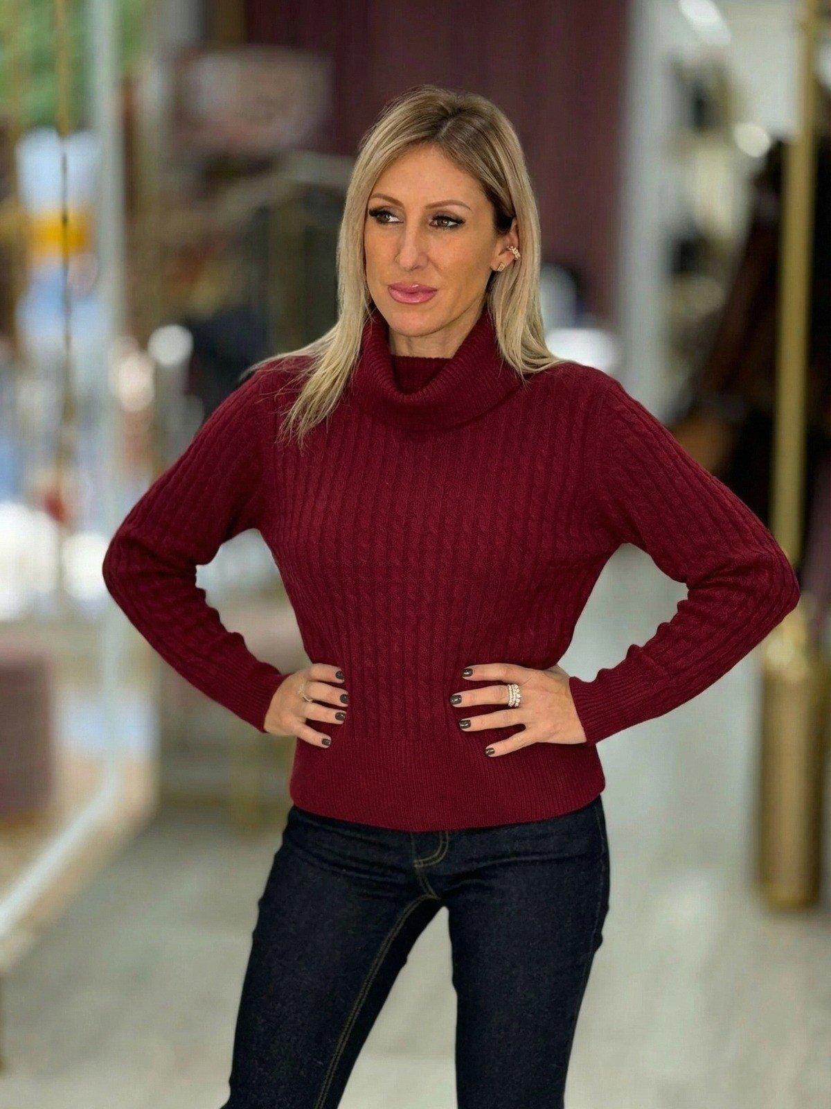 Camisola de gola alta em malha trabalhada (+ cores)