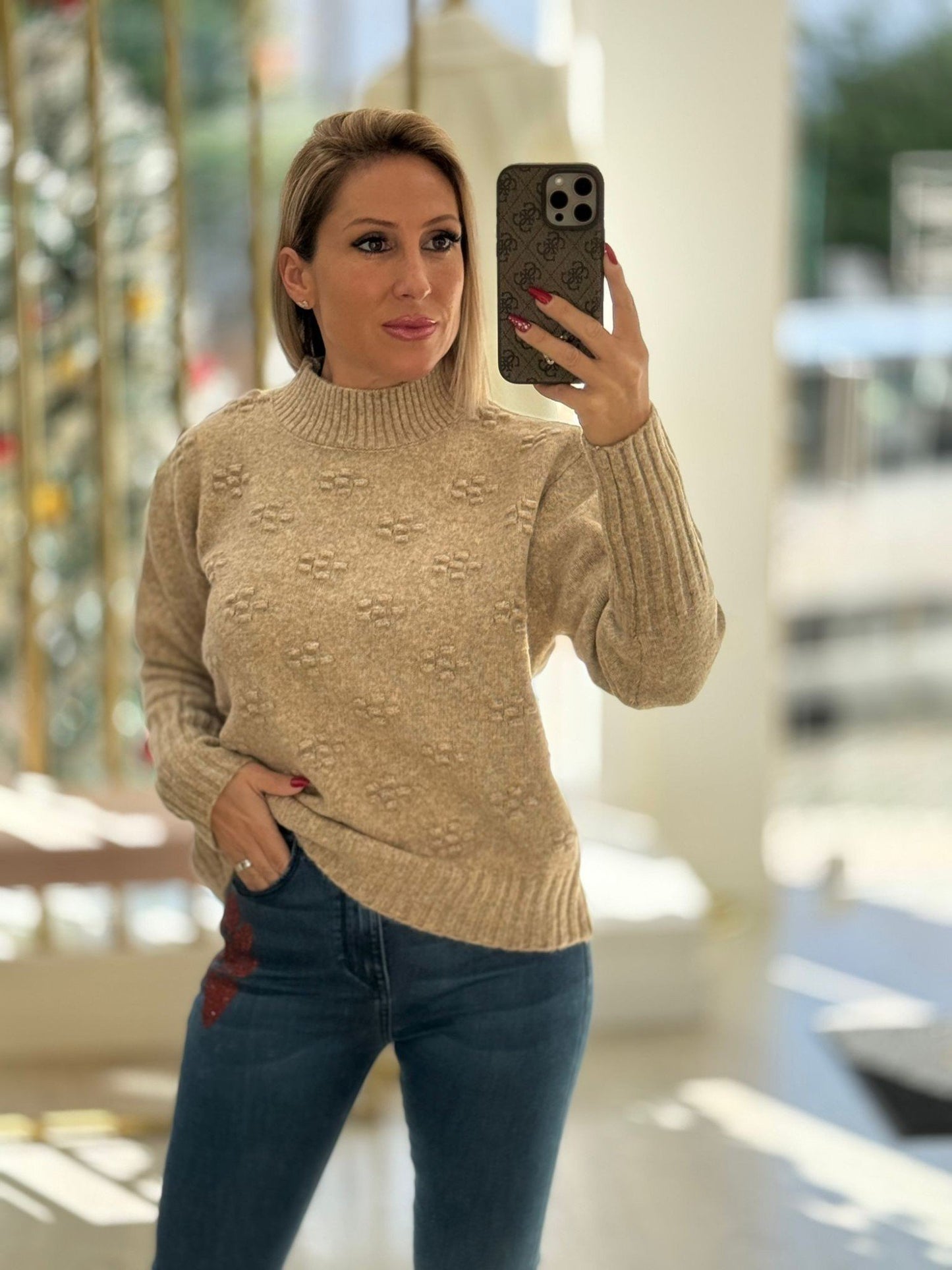 Camisola de malha com detalhe de relevo na frente (+ cores)