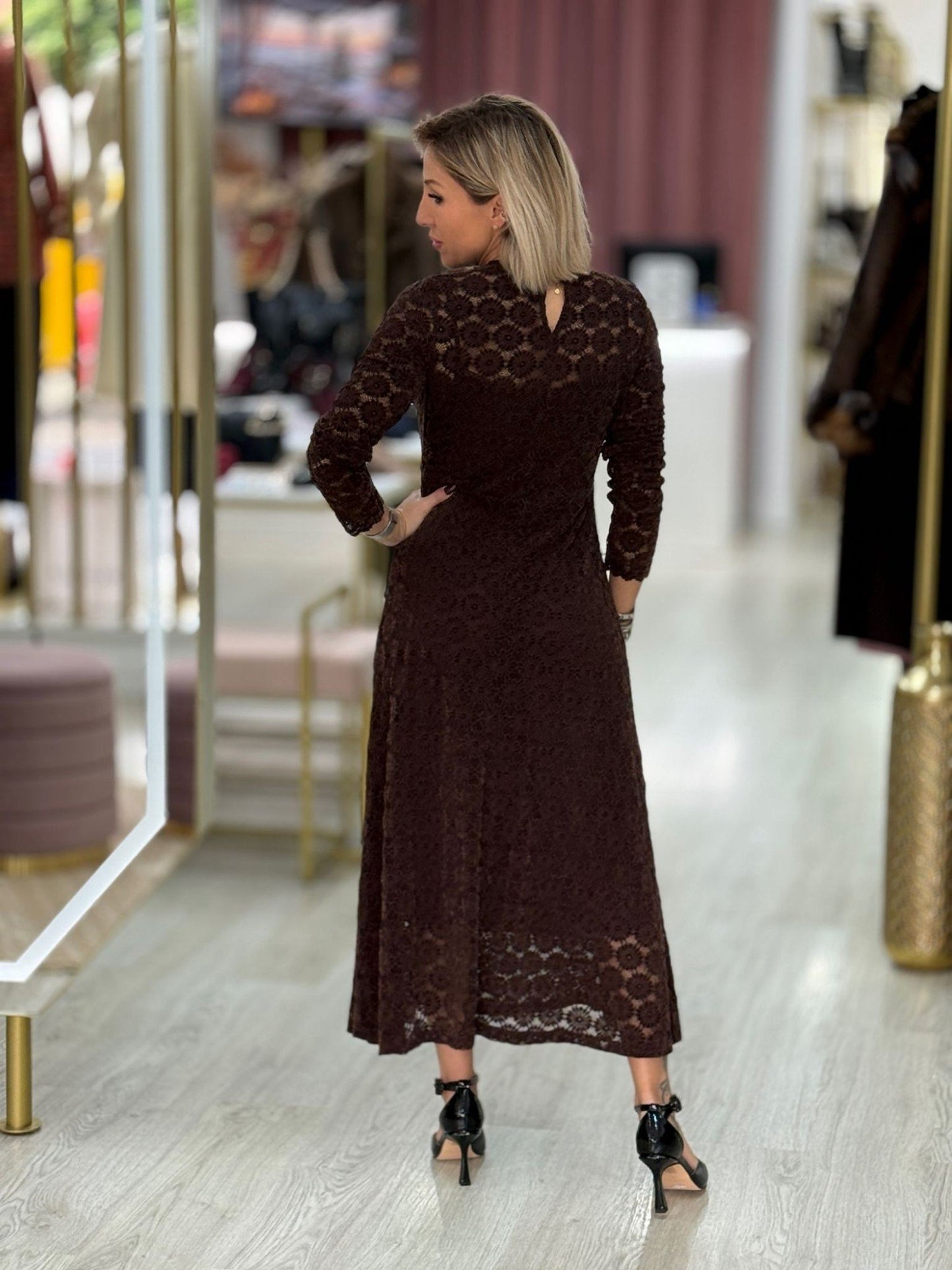 Vestido midi em renda (+ cores)